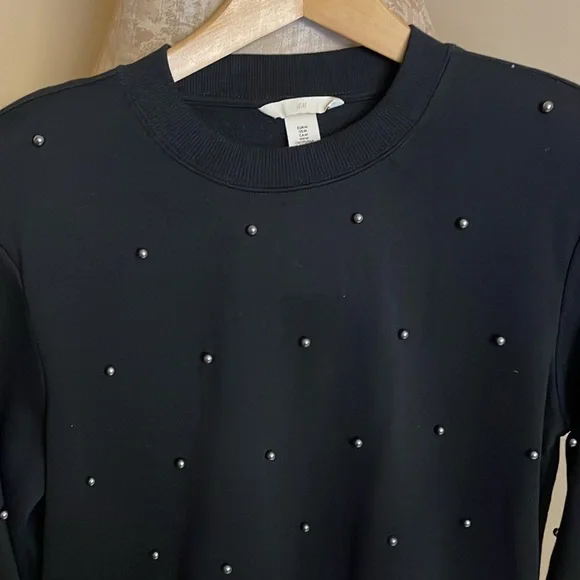 H&M Black Pearl Embellished Sweater Size M
New With Tags - Picture 6 of 12